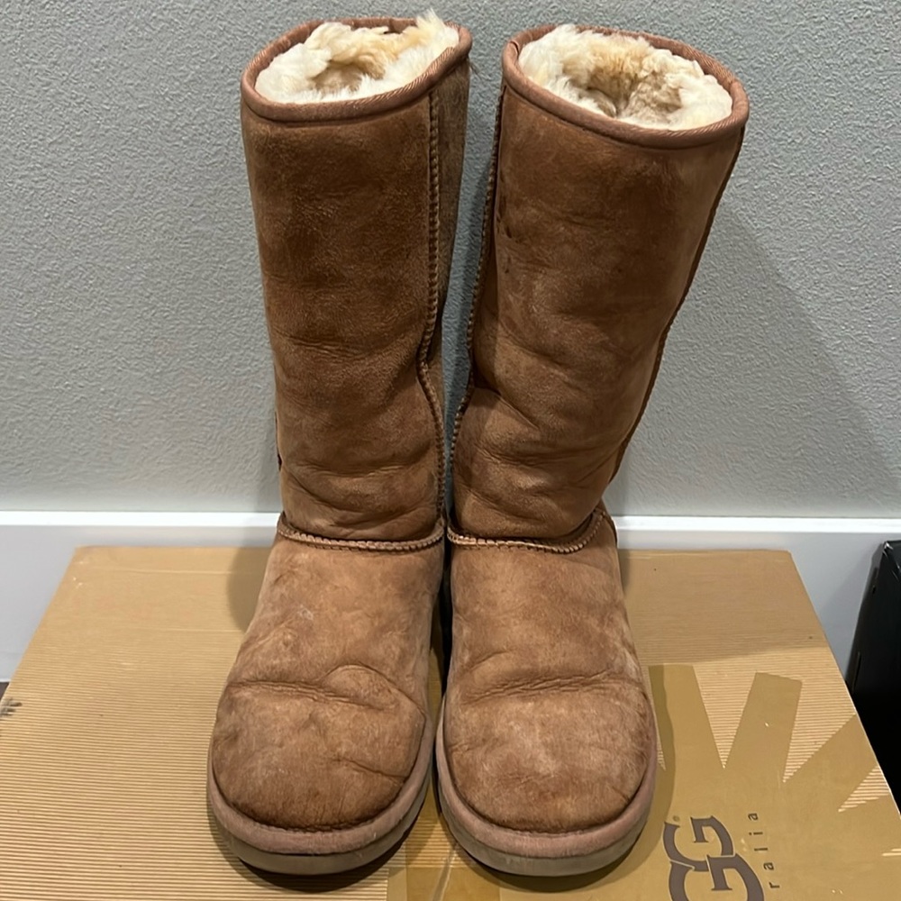 Uggs classic tall boots in chestnut.